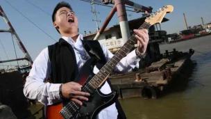 艺明国际音乐教学系列：《职业吉他手弹唱教程》